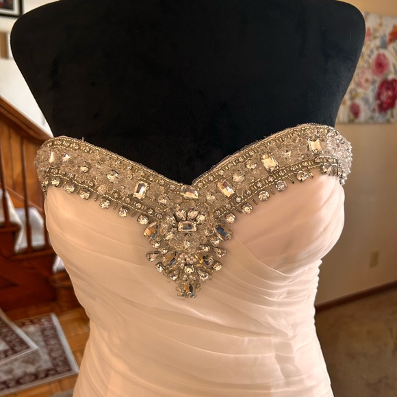 BNWT never worn wedding dress - Picture 4 of 13